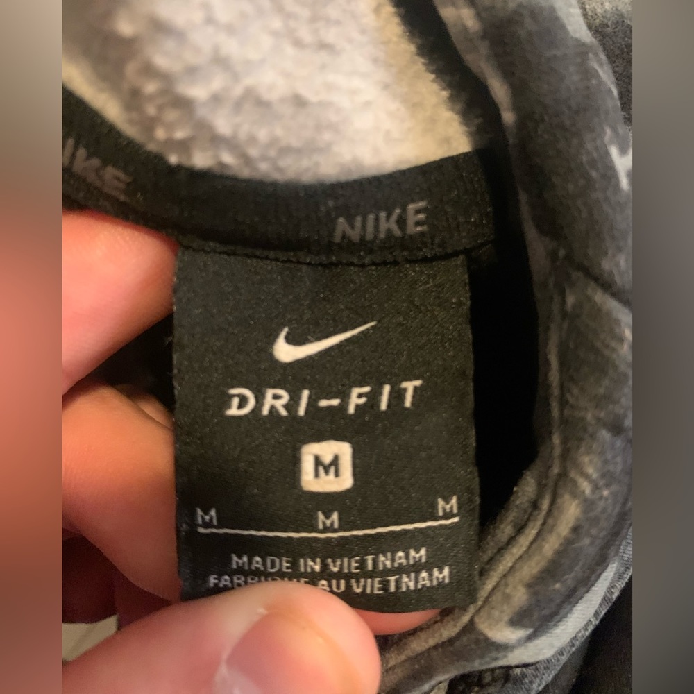 Men’s Medium Nike Hoodie - Picture 2 of 3
